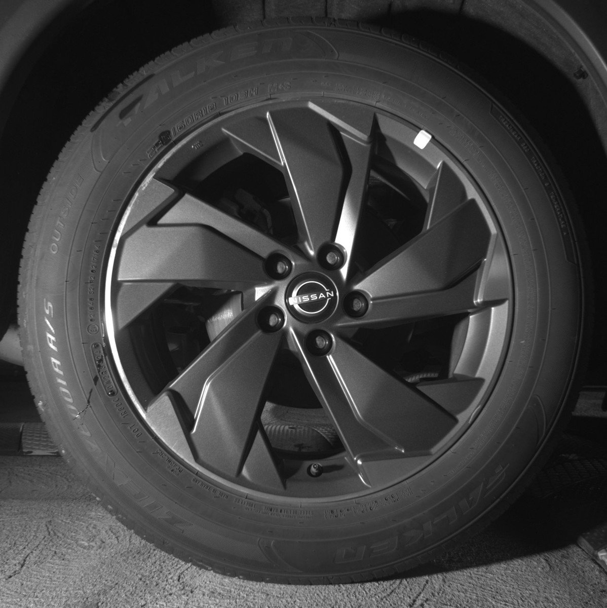 Used 2025 Nissan Rogue SV FWD image 15