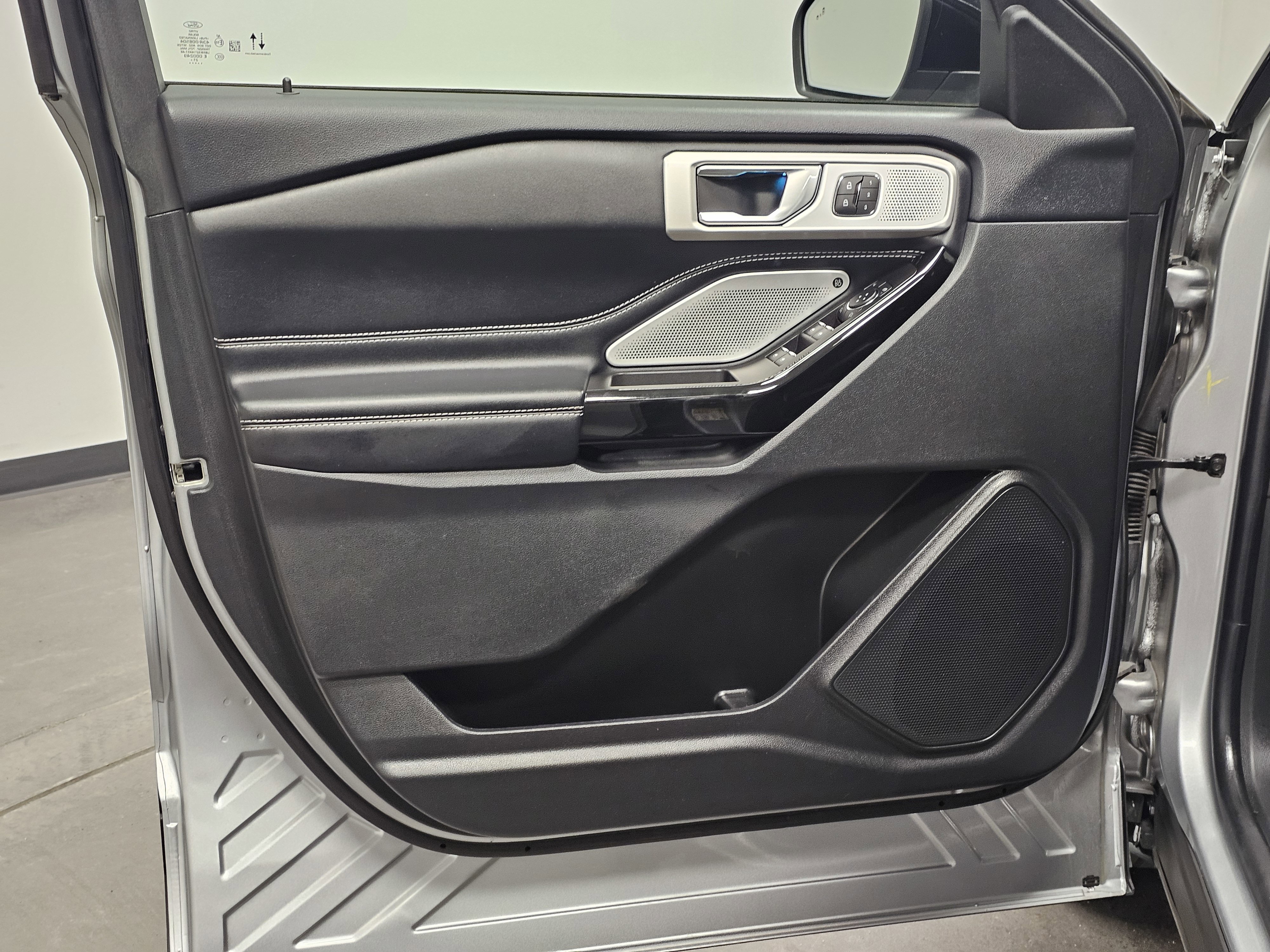 Used 2022 Ford Explorer ST w/ Equipment Group 401A image 11