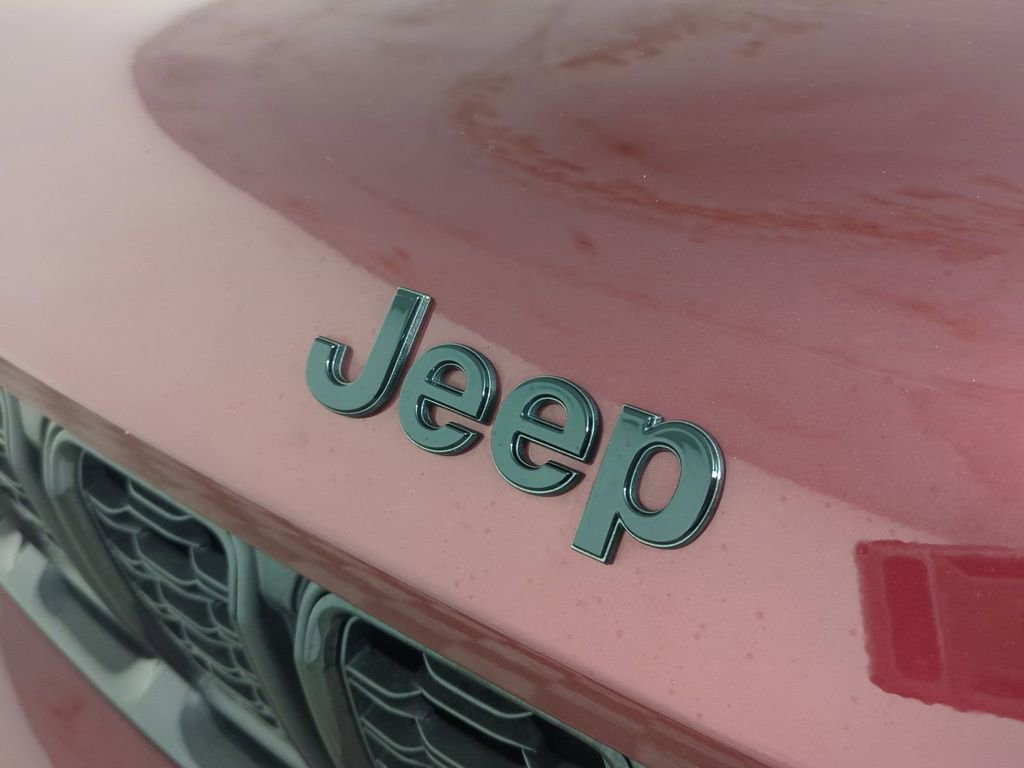 Used 2024 Jeep Grand Cherokee Altitude image 13