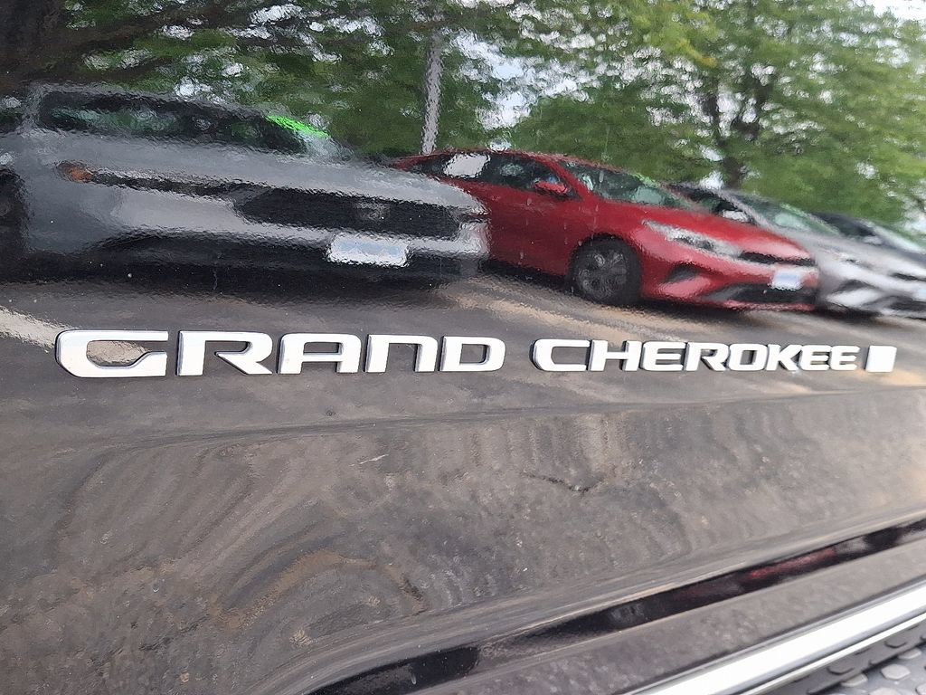 Used 2023 Jeep Grand Cherokee Summit AWD/4WD image 37