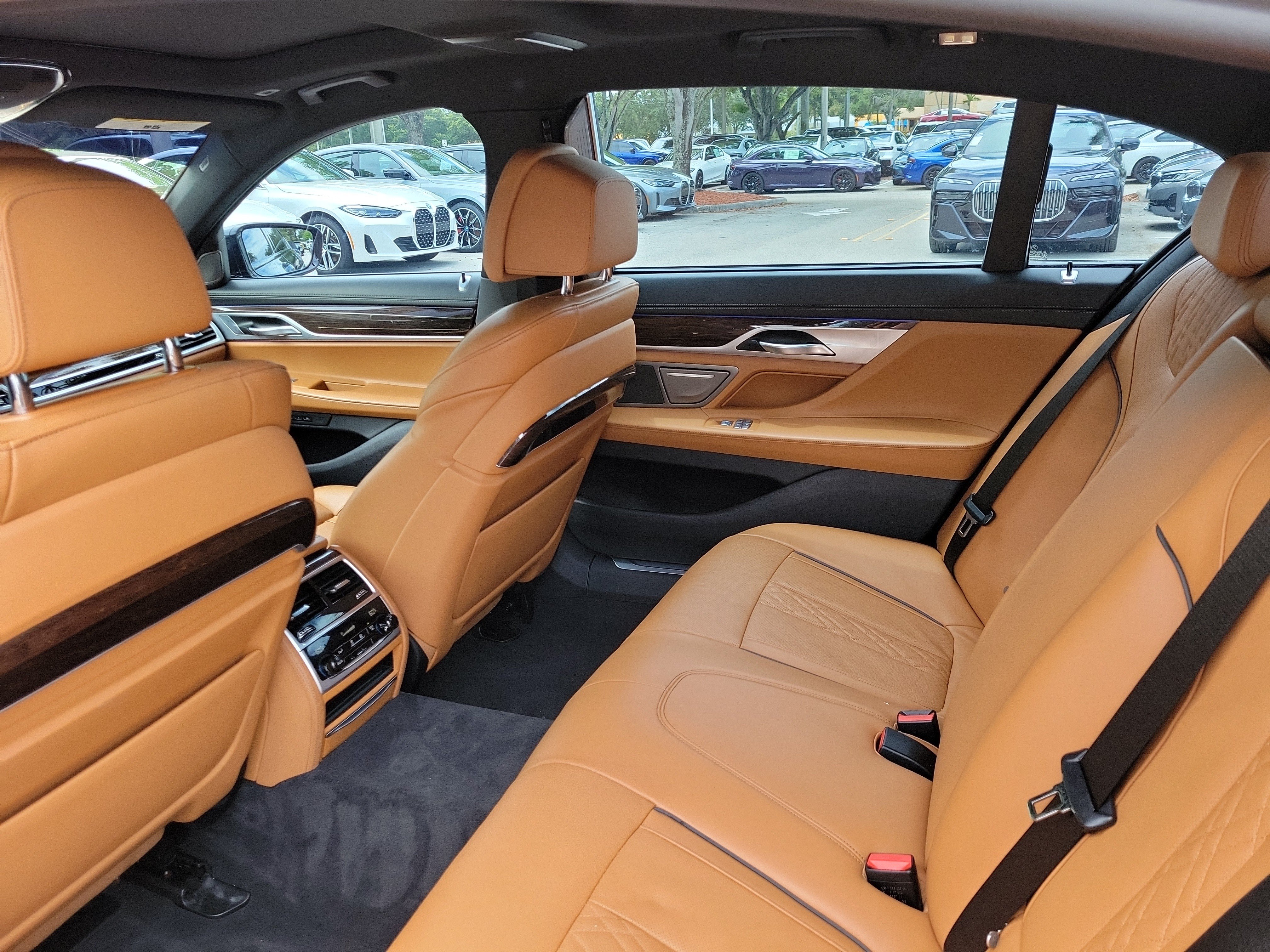 Certified 2022 BMW 750i xDrive w/ Executive Package AWD/4WD image 12
