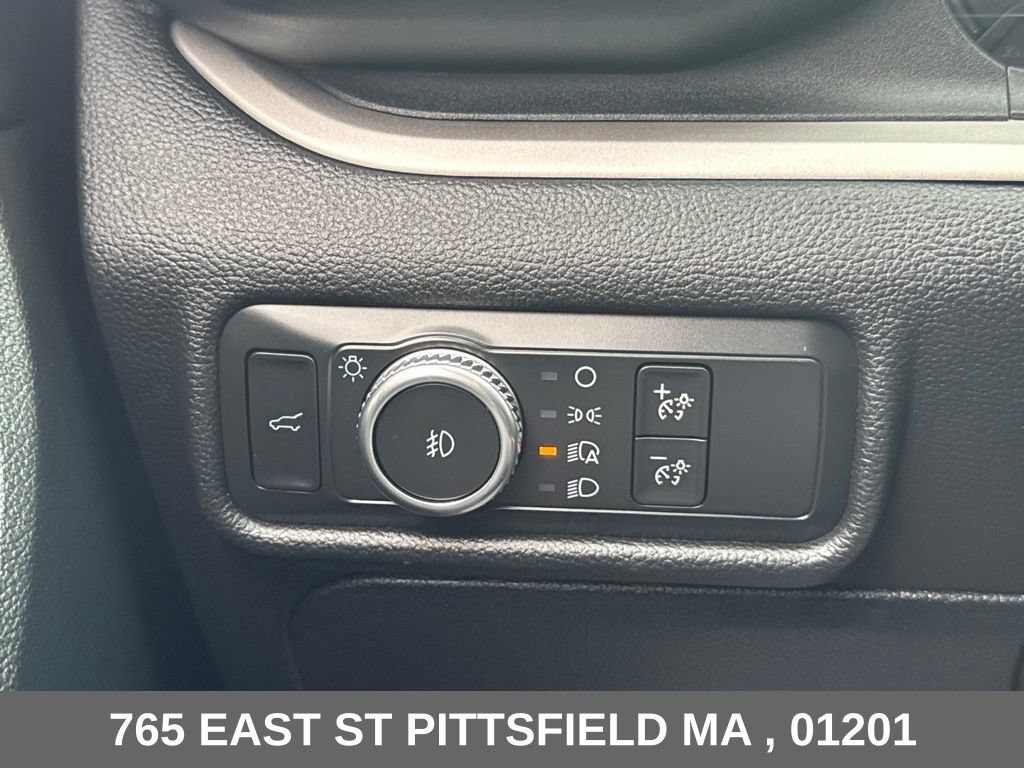 Used 2021 Ford Explorer XLT w/ Equipment Group 202A AWD/4WD image 30