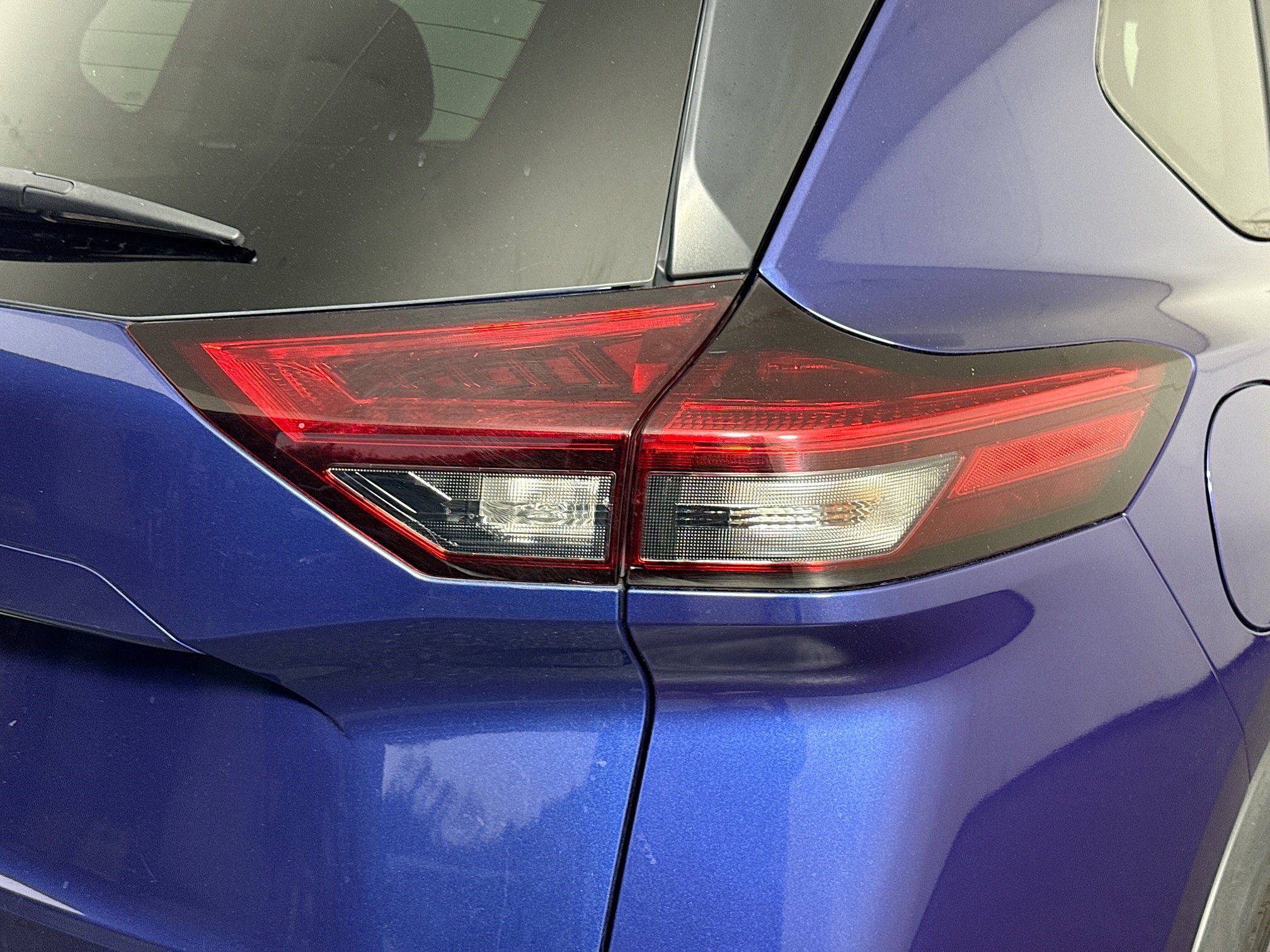 Used 2023 Nissan Rogue S image 34