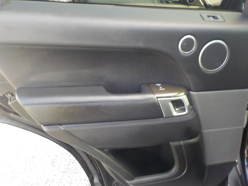 Used 2016 Land Rover Range Rover Sport SE image 21