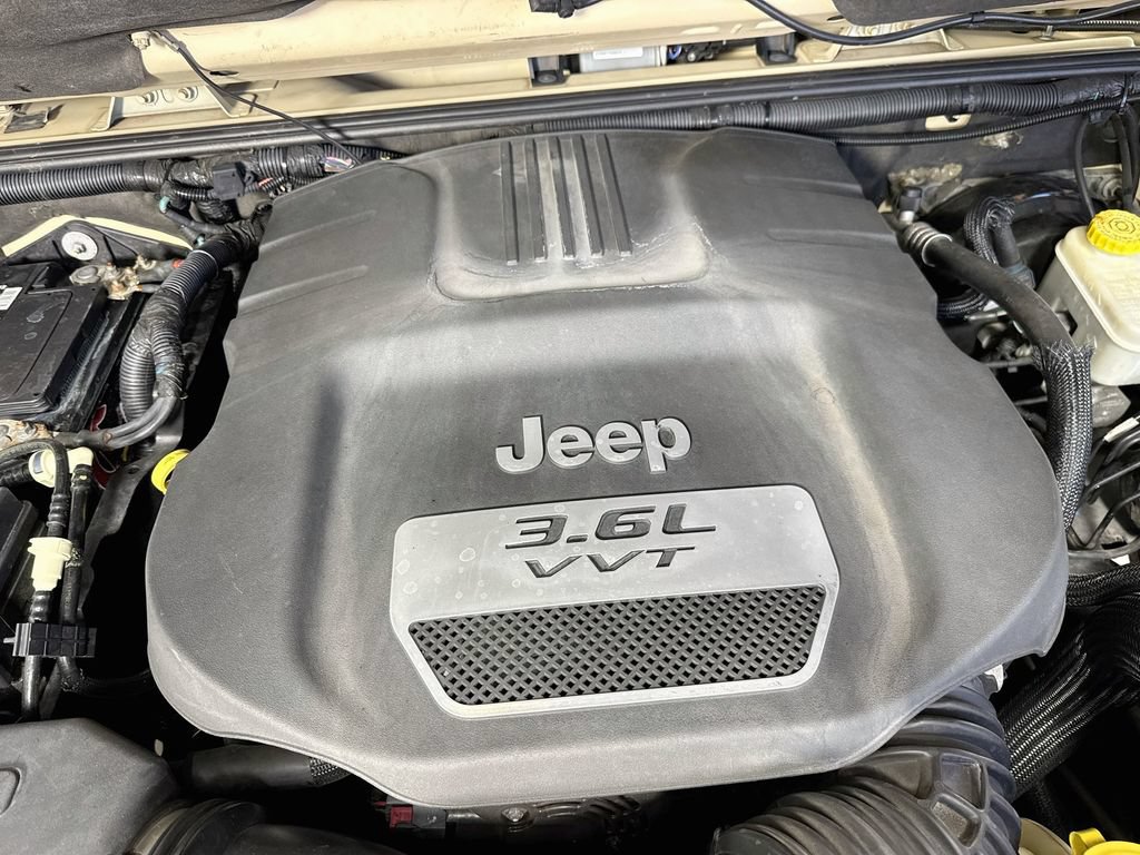 Used 2012 Jeep Wrangler Unlimited Sahara w/ Dual Top Group AWD/4WD image 34