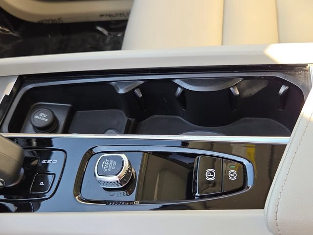 Certified 2024 Volvo XC60 B5 Plus w/ Protection Package Premier AWD/4WD image 36
