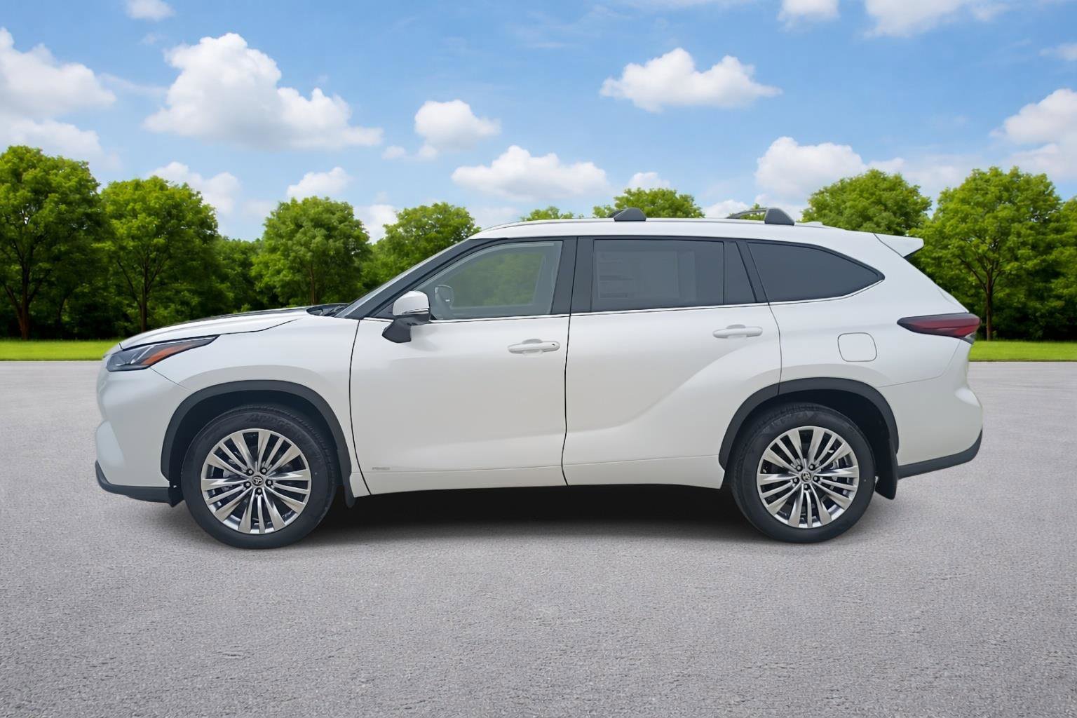 New 2026 Toyota Highlander Platinum image 4