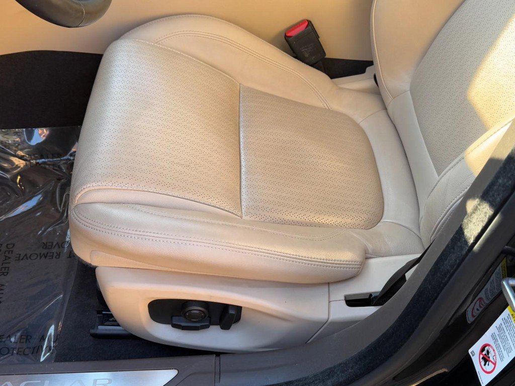 Used 2018 Jaguar XF Prestige image 25