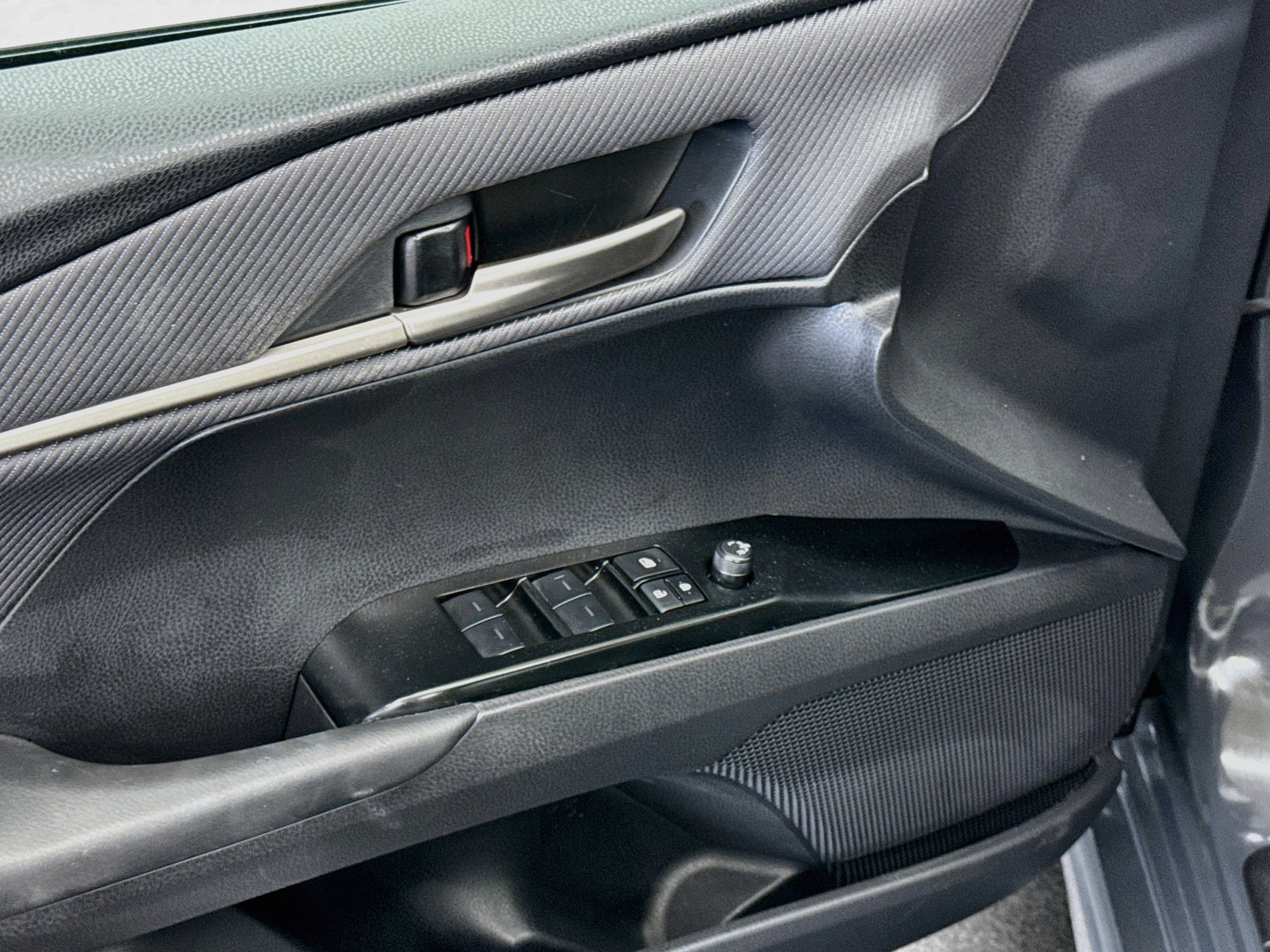 Used 2026 Toyota Camry SE FWD image 15