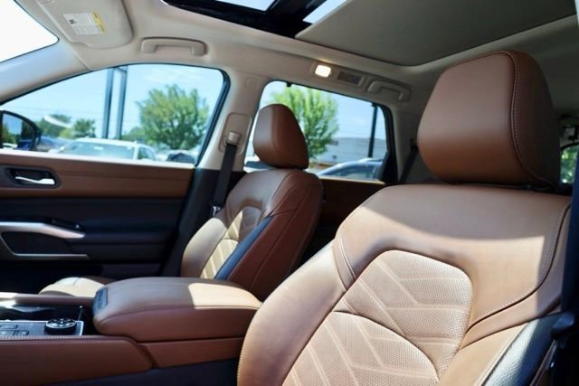 Used 2023 Nissan Pathfinder Platinum image 20