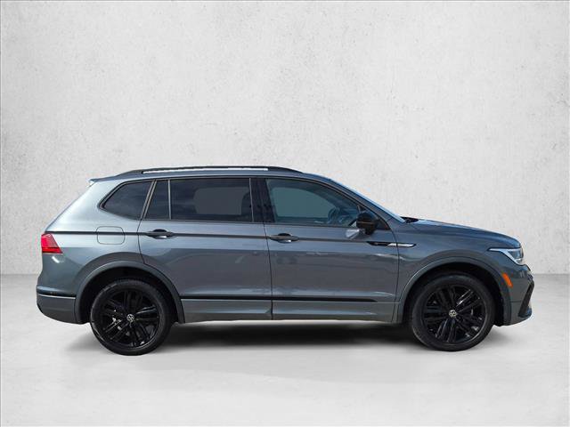 Used 2022 Volkswagen Tiguan SE R-Line AWD/4WD image 4