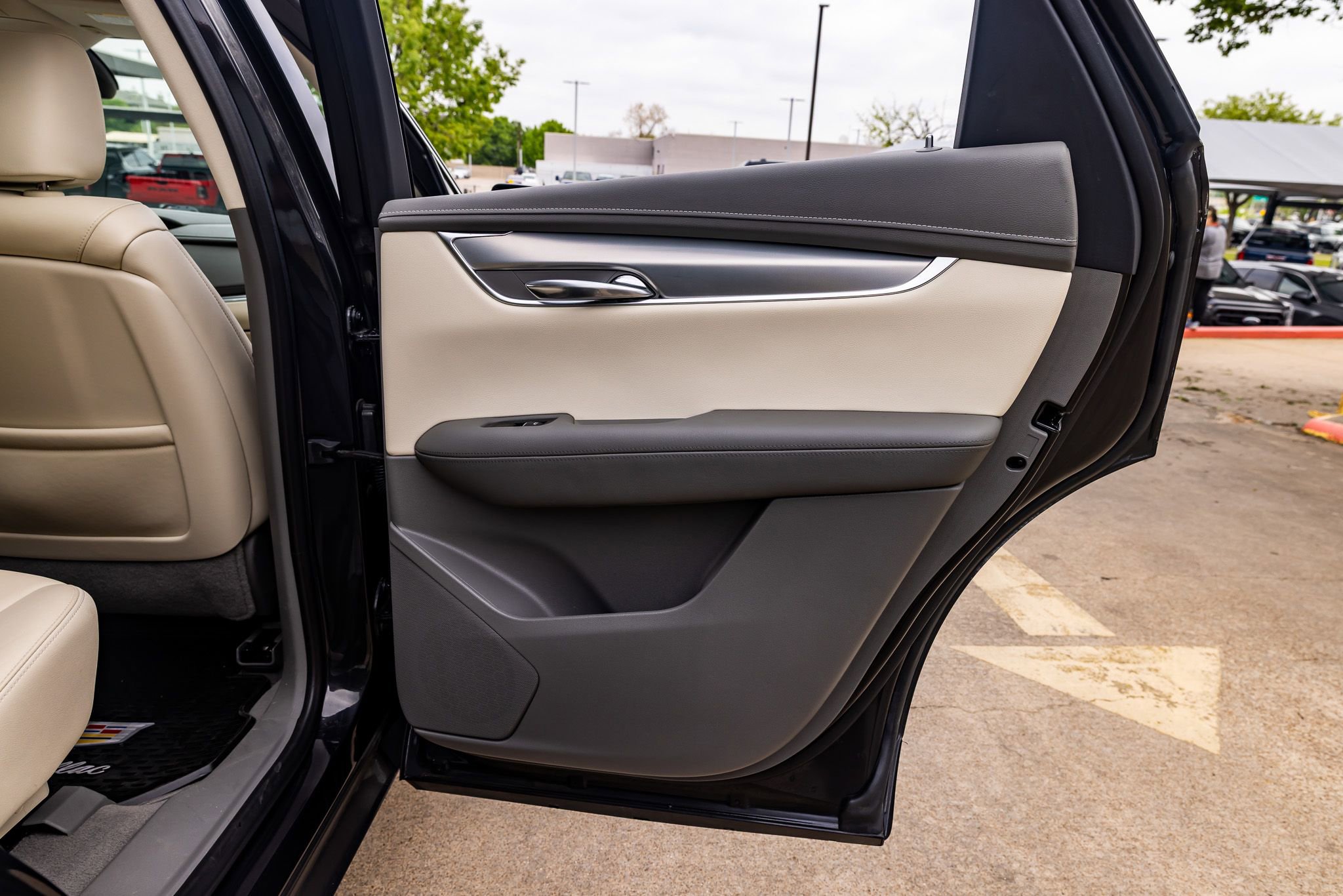 Used 2020 Cadillac XT5 Premium Luxury w/ LPO, Floor Liner Package image 34