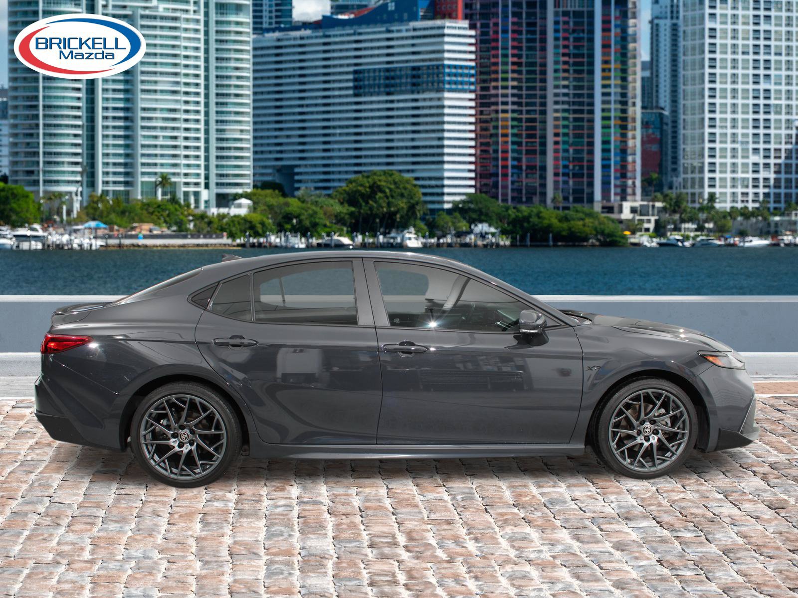 Used 2025 Toyota Camry SE FWD image 4