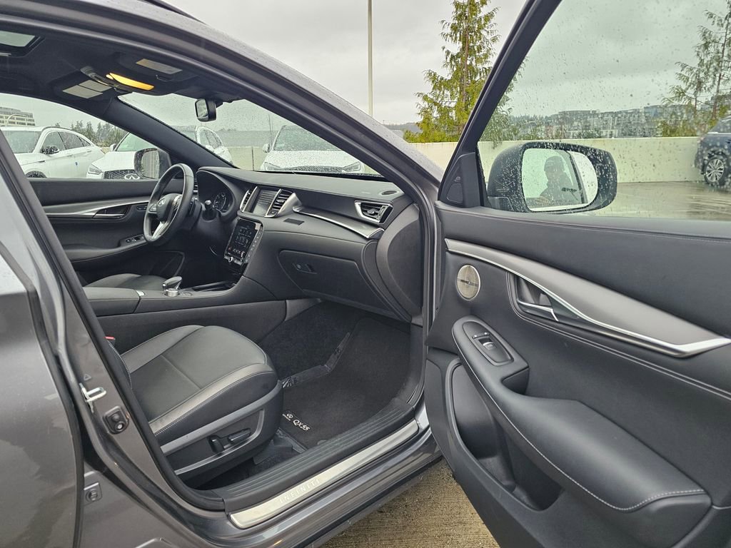 Certified 2023 INFINITI QX55 Essential image 12
