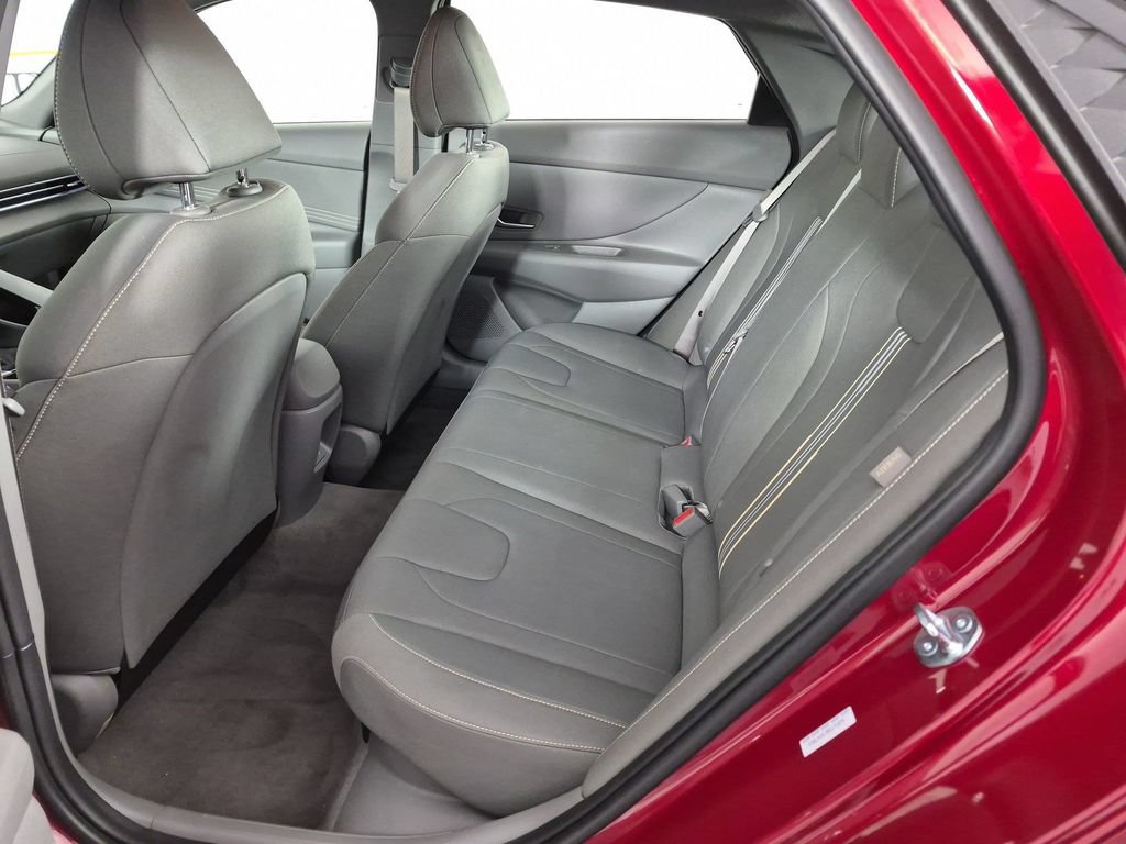 Used 2025 Hyundai Elantra SEL FWD image 31