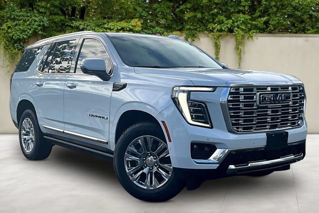 Used 2026 GMC Yukon Denali w/ Sun & Power Step Package AWD/4WD image 3