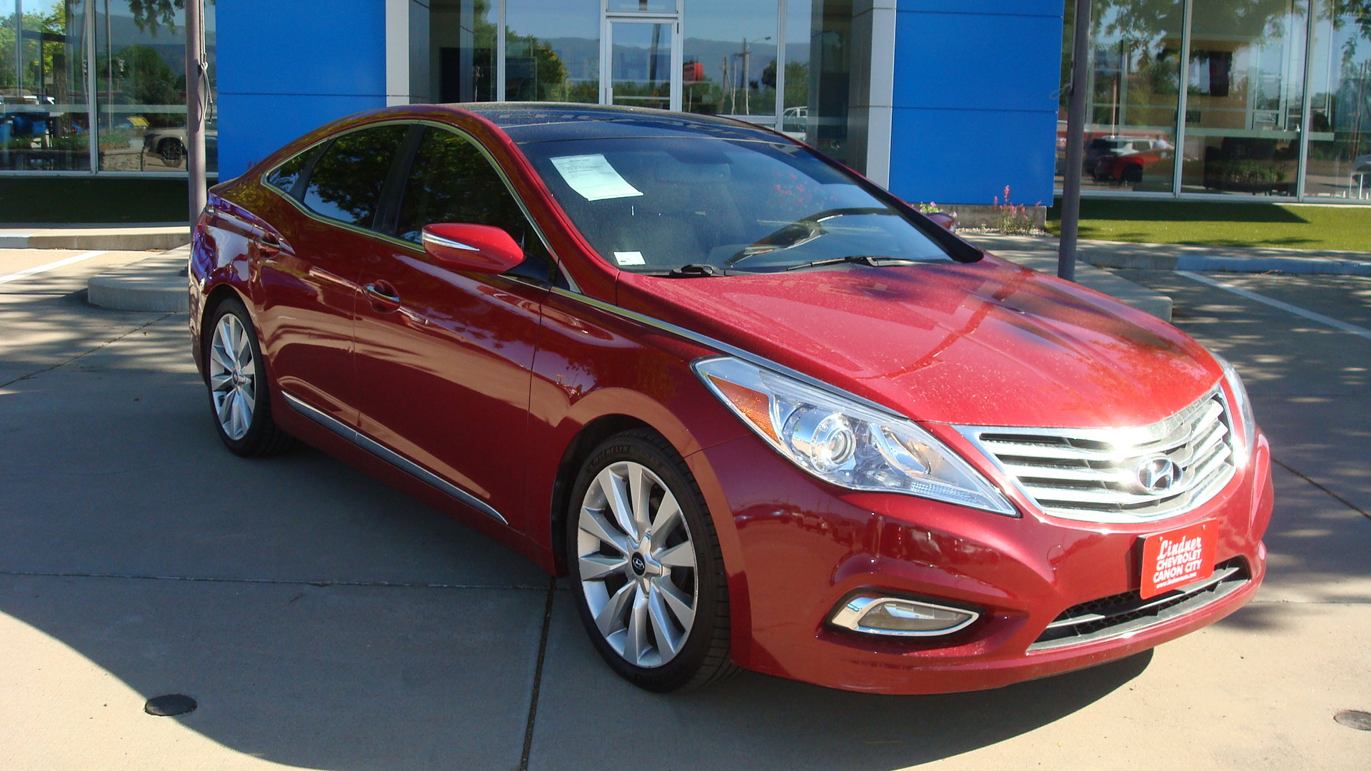 Used 2014 Hyundai Azera Limited w/ Option Group 02 FWD image 3