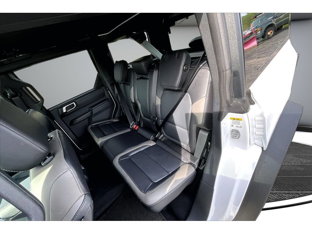 New 2026 Ford Bronco Outer Banks w/ Black Appearance Package AWD/4WD image 13
