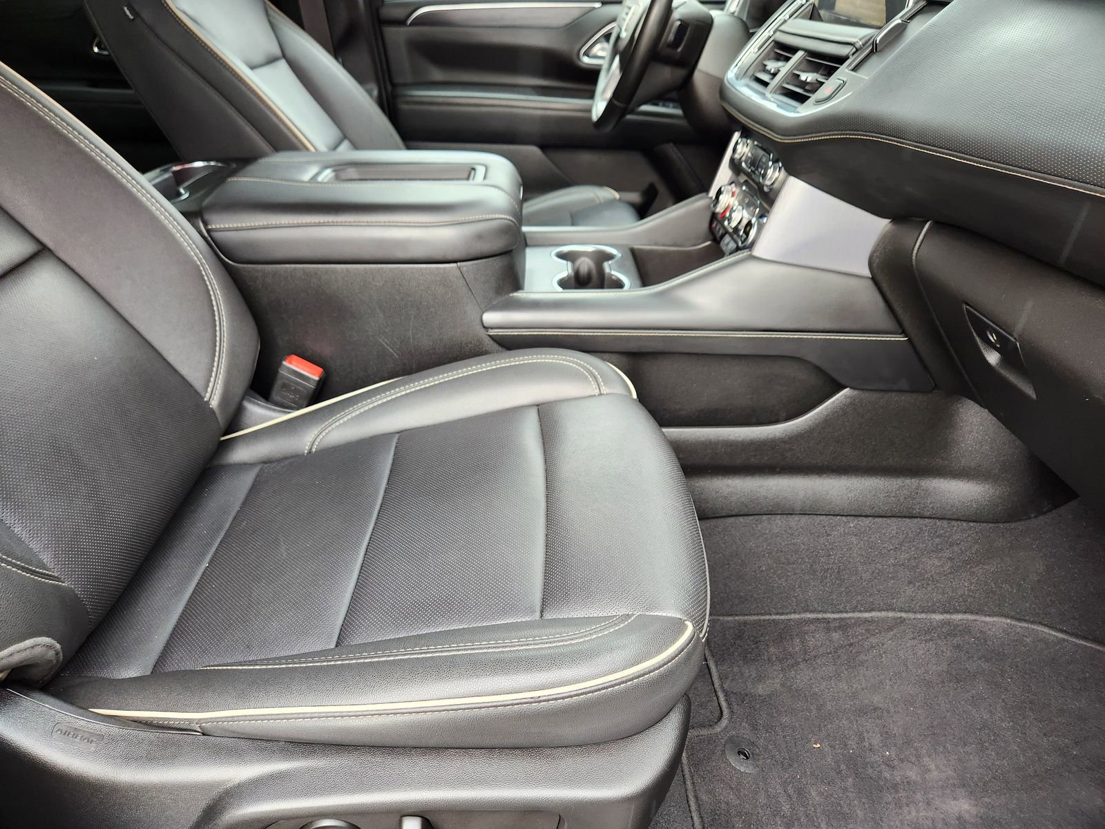 Used 2024 GMC Yukon SLT image 16