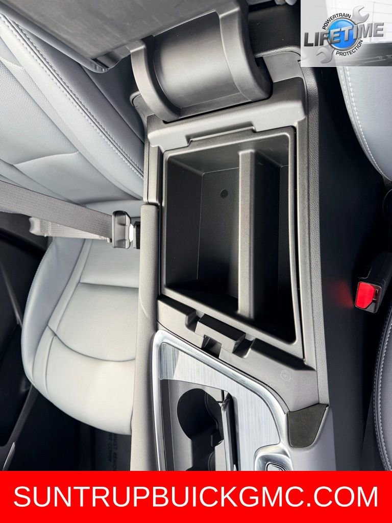 Used 2024 Buick Enclave Essence image 16