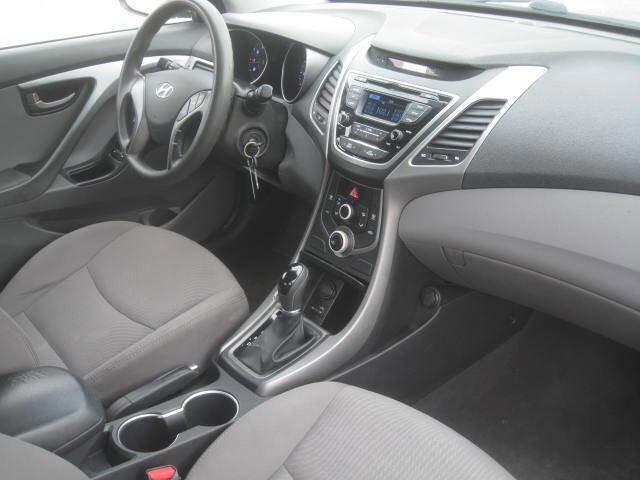 Used 2016 Hyundai Elantra SE image 16