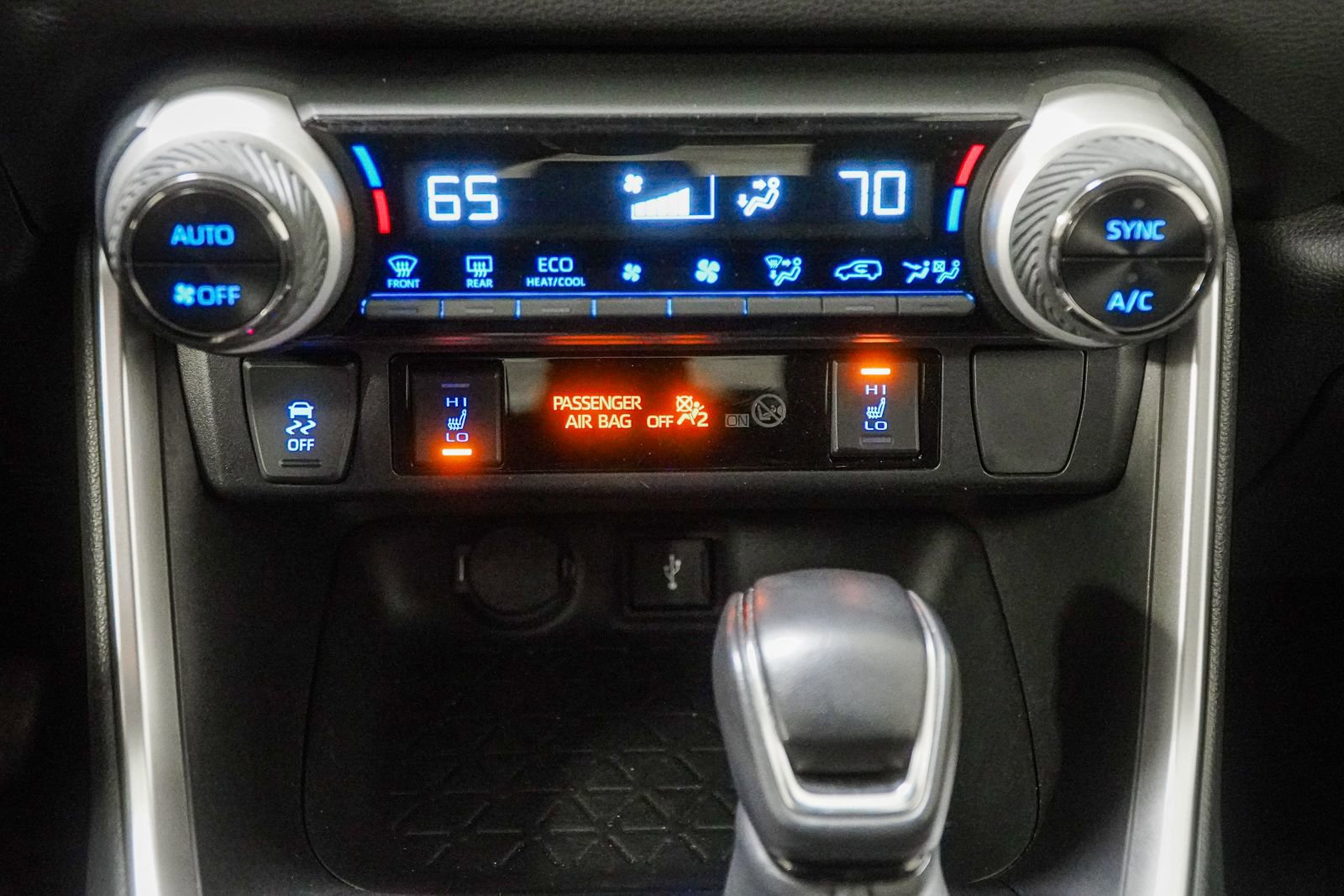 Used 2020 Toyota RAV4 XLE w/ Convenience Package AWD/4WD image 32
