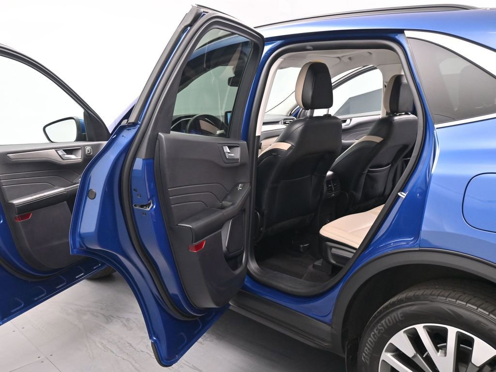 Certified 2022 Ford Escape Titanium w/ Class II Trailer Tow Package image 19