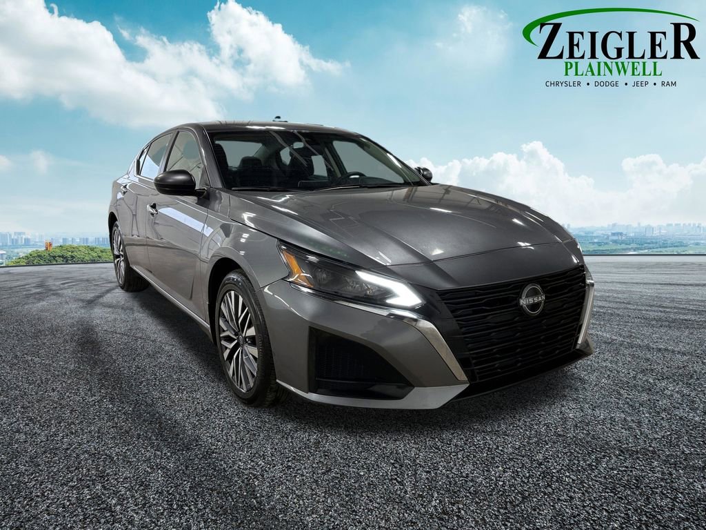 Used 2024 Nissan Altima 2.5 SV image 14