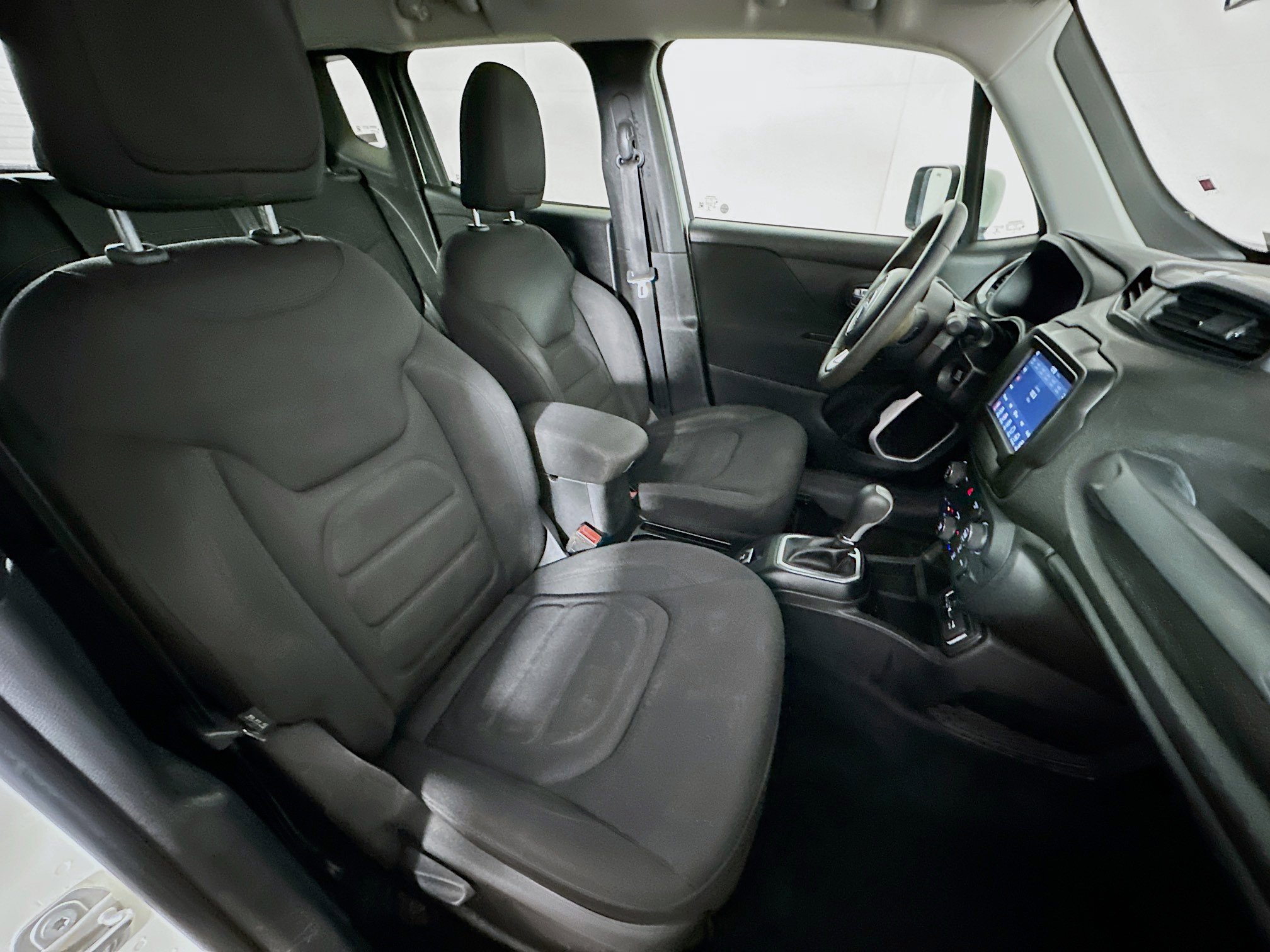 Used 2018 Jeep Renegade Latitude image 29