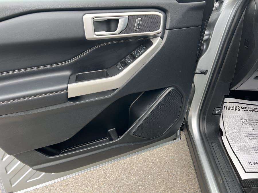 Used 2022 Ford Explorer XLT image 10