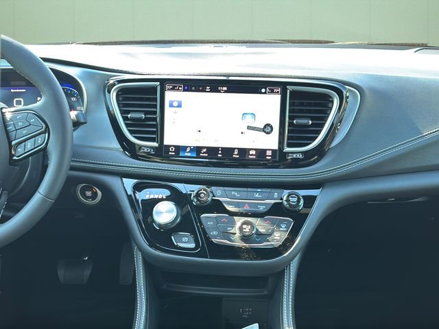 New 2026 Chrysler Pacifica Limited FWD image 23