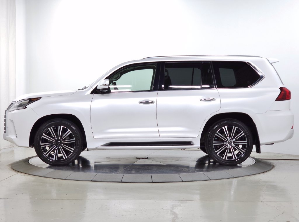 Used 2020 Lexus LX 570 4WD w/ Luxury Package image 4