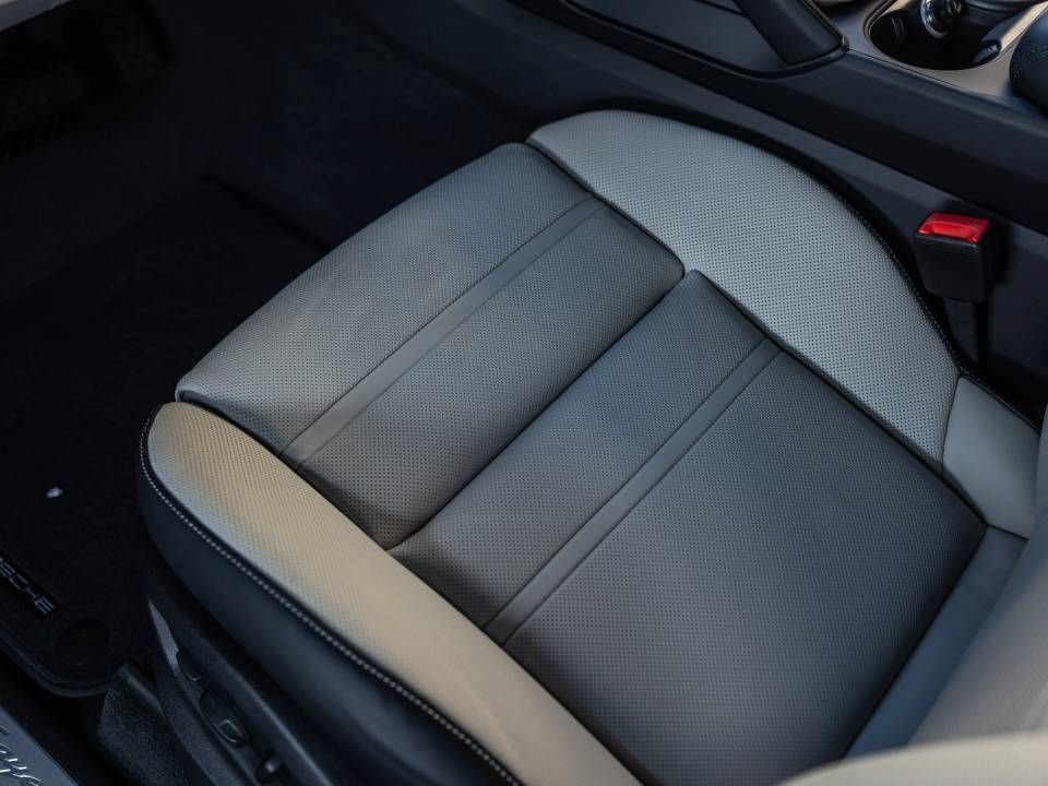 Certified 2026 Porsche Cayenne AWD/4WD image 21