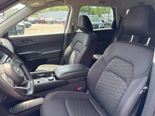 Used 2025 Nissan Pathfinder SV AWD/4WD image 10