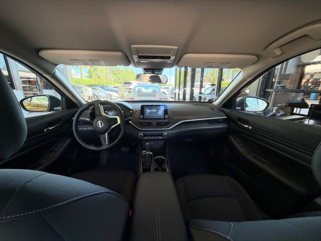 Used 2024 Nissan Altima 2.5 SV FWD image 24