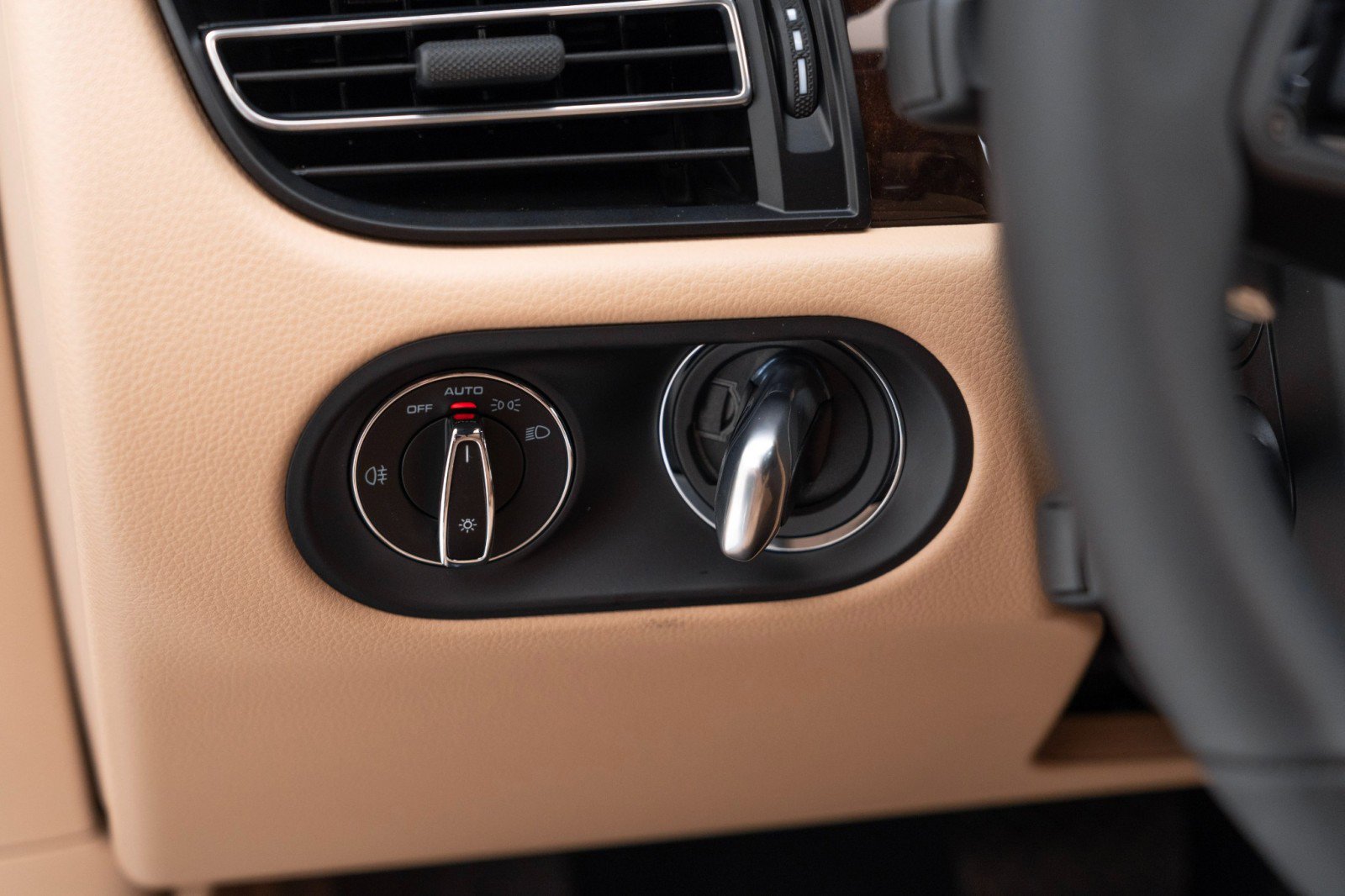 New 2025 Porsche Macan image 28