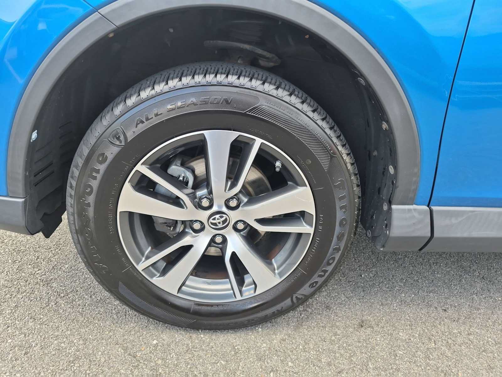 Used 2018 Toyota RAV4 XLE w/ Plus Extra Value Package FWD image 14