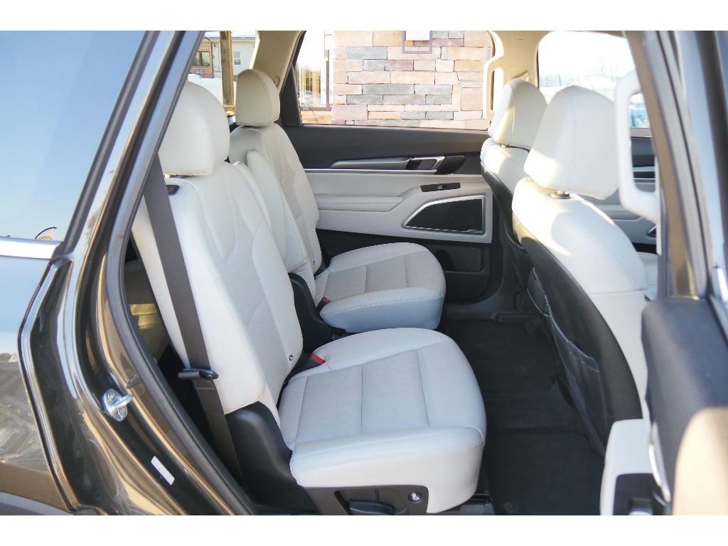 Used 2022 Kia Telluride S image 19