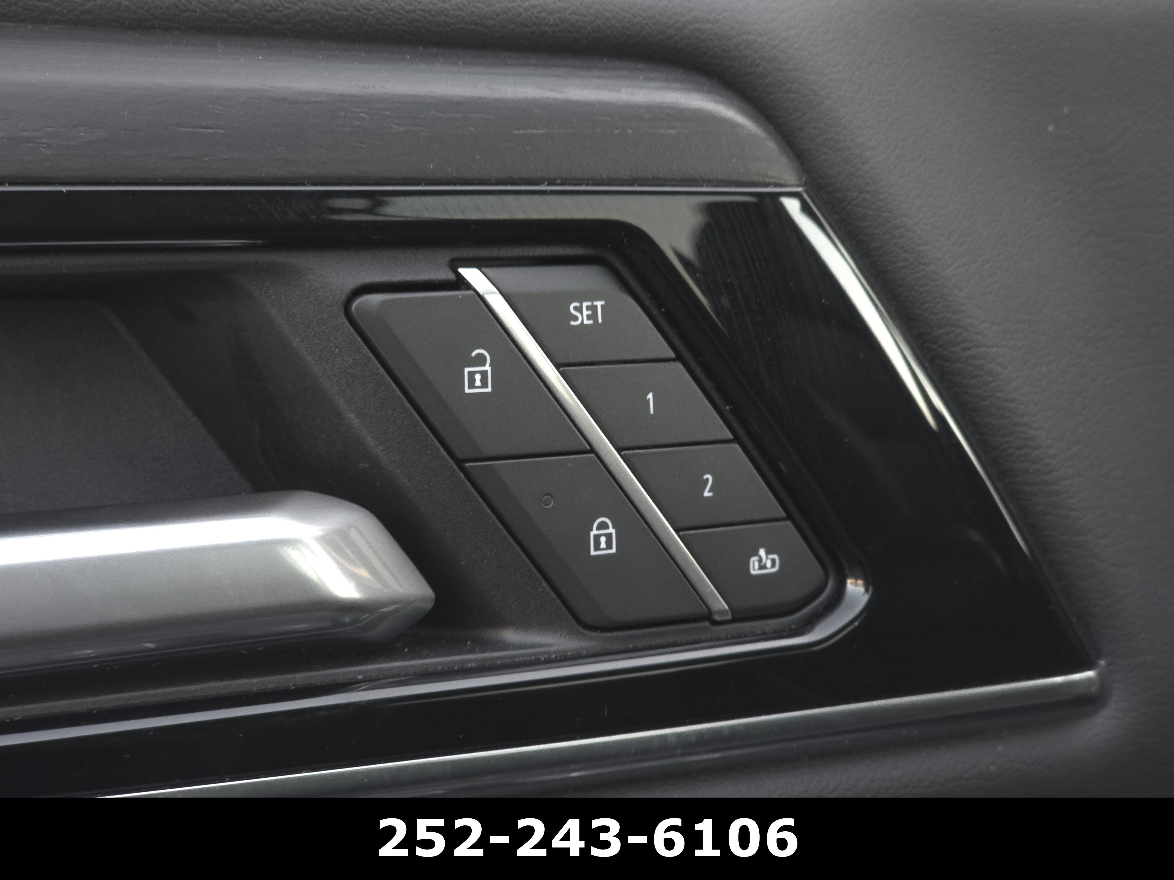 Used 2025 GMC Yukon Denali AWD/4WD image 12
