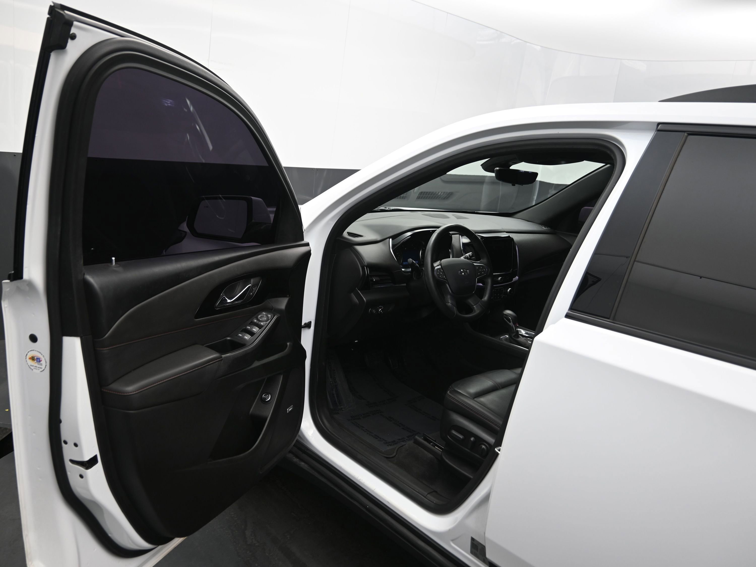 Used 2023 Chevrolet Traverse RS image 18