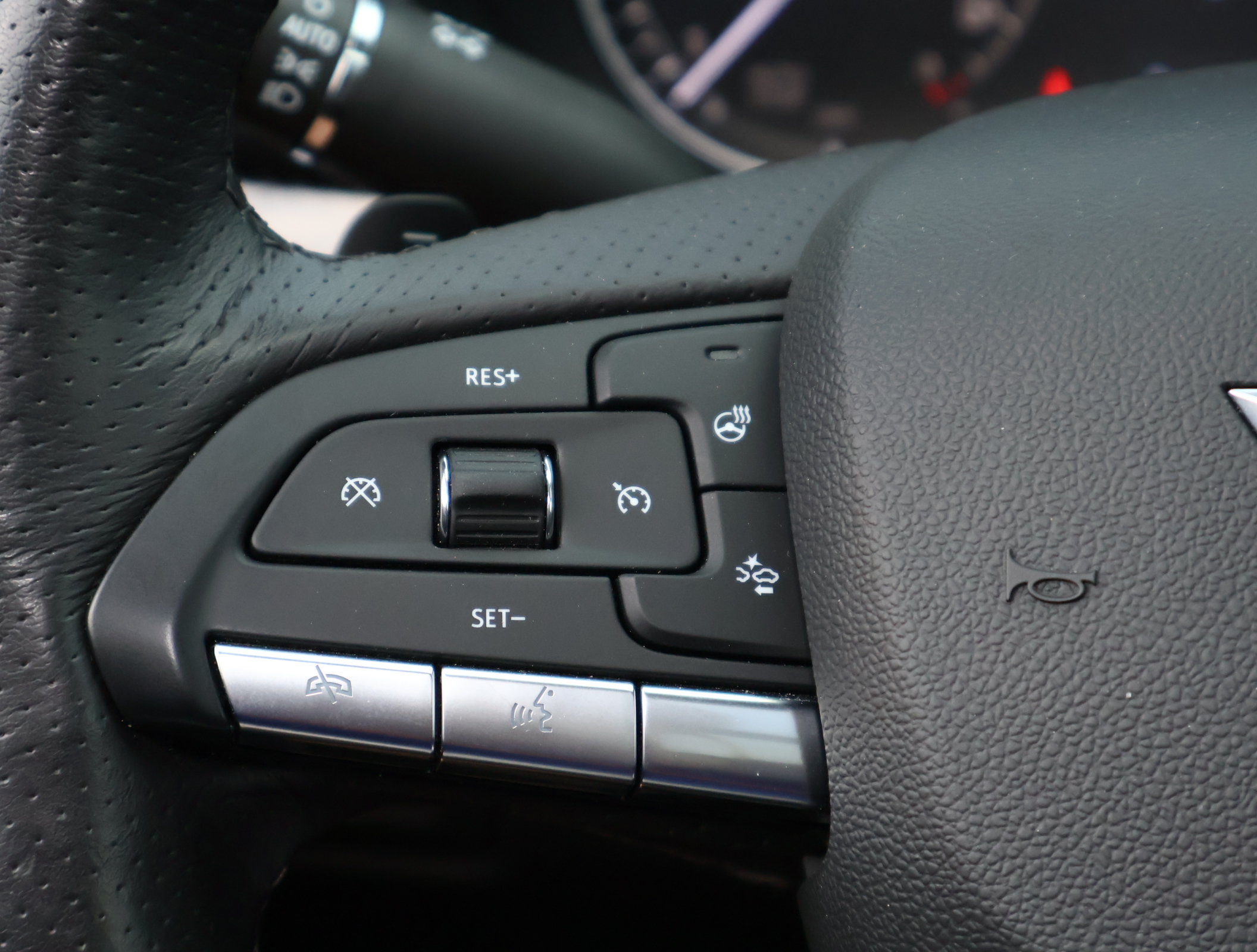 Used 2023 Cadillac XT4 Sport w/ Cold Weather Package AWD/4WD image 15