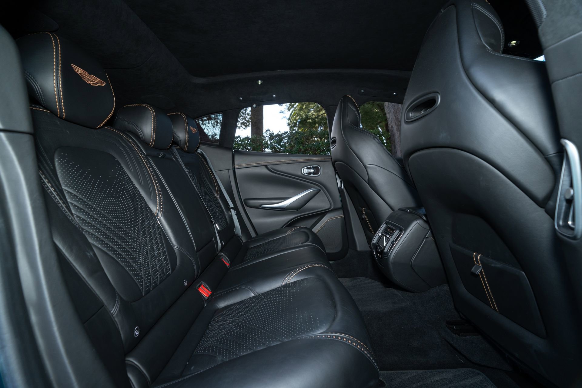 Used 2021 Aston Martin DBX AWD/4WD image 17