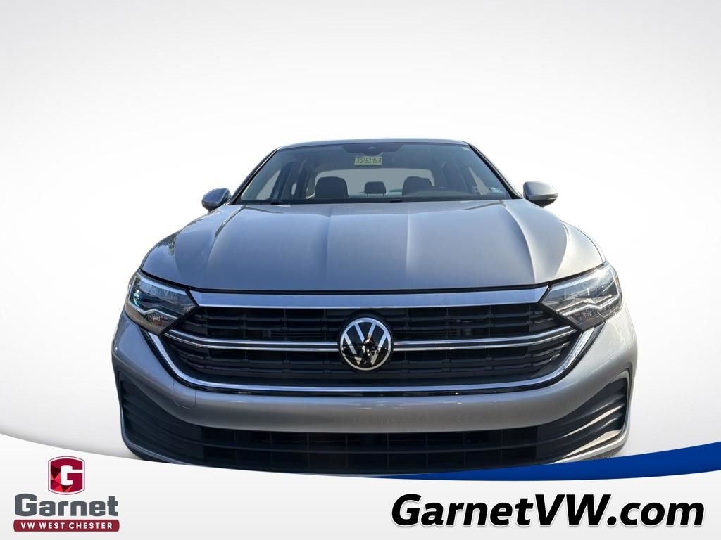 Certified 2023 Volkswagen Jetta SE image 9