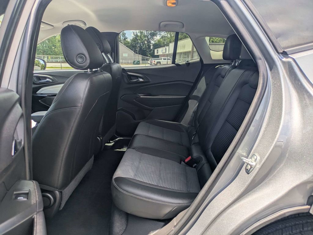 Used 2025 Chevrolet Trax LT FWD image 14