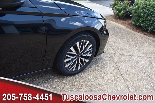 Used 2024 Nissan Altima 2.5 SV FWD image 12