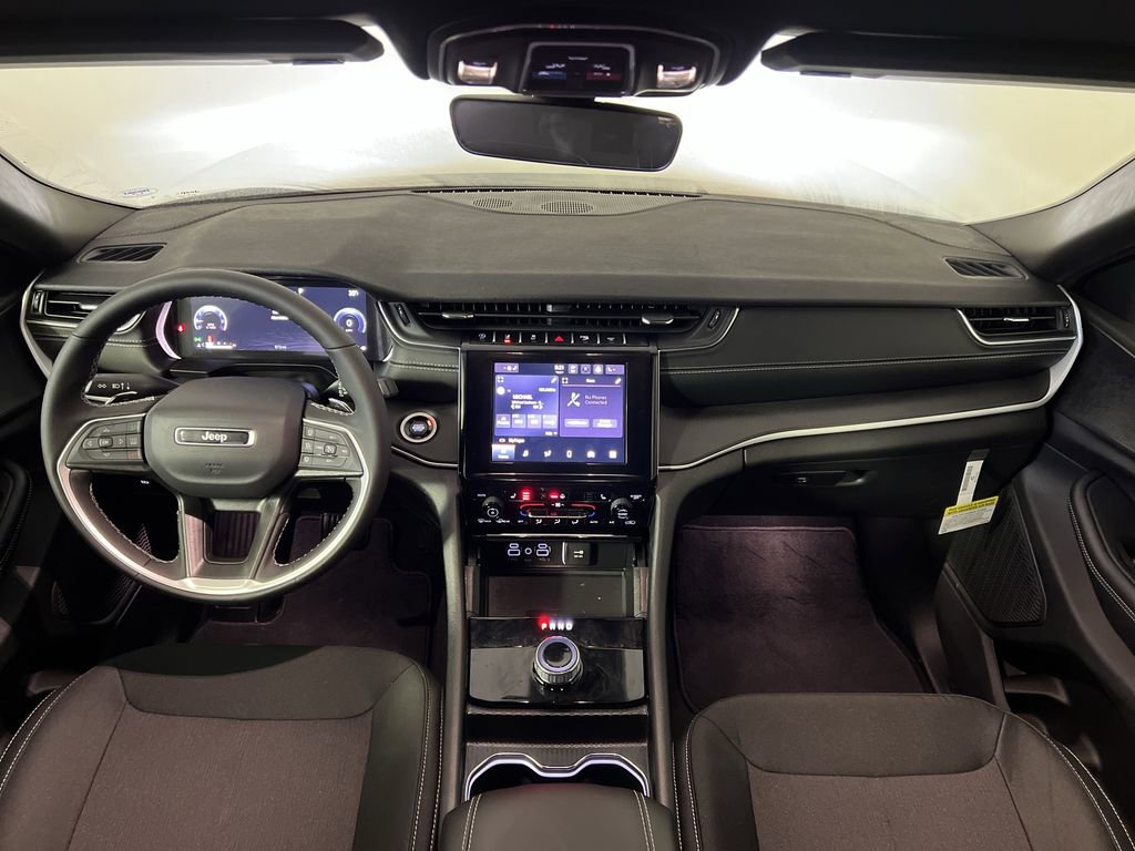 New 2025 Jeep Grand Cherokee Laredo image 27