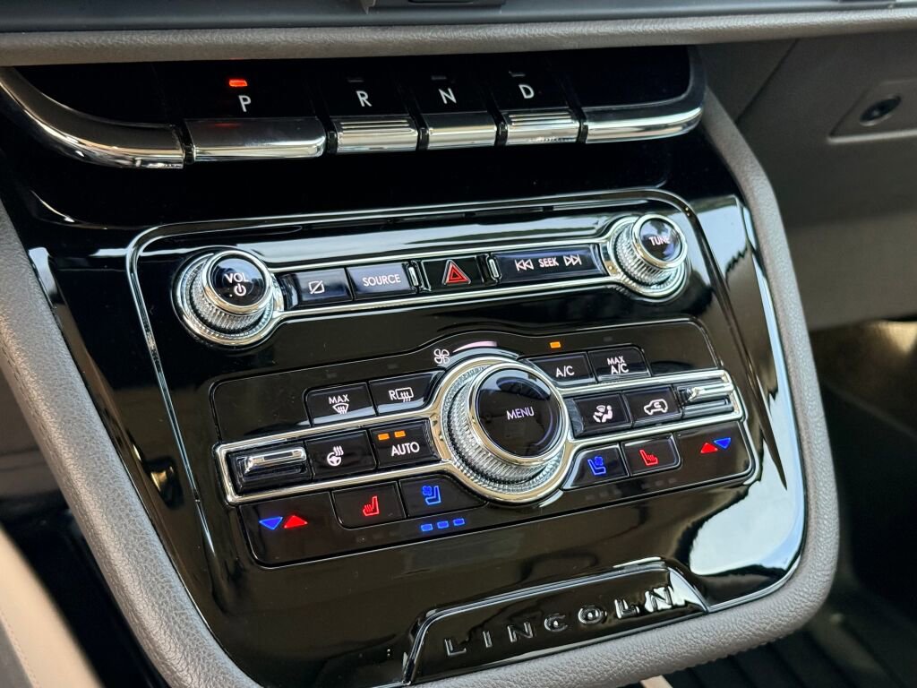 Used 2021 Lincoln Corsair Standard w/ Premium Package image 23