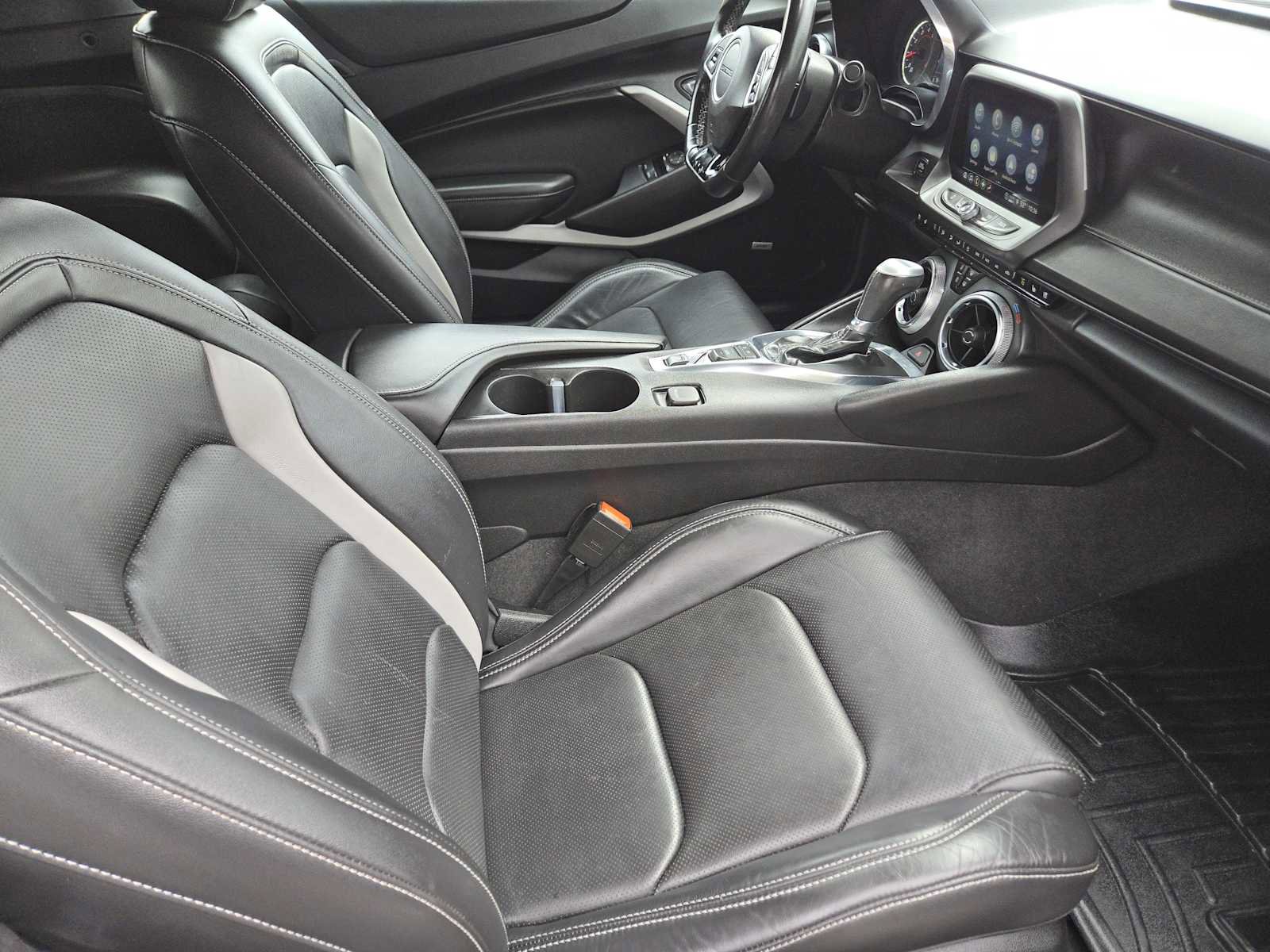 Used 2021 Chevrolet Camaro LT w/ RS Package image 15