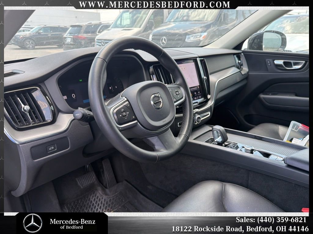 Used 2025 Volvo XC60 B5 Core AWD/4WD image 11
