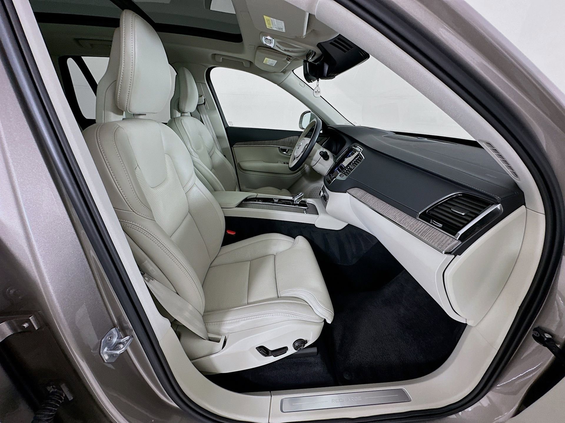 Used 2022 Volvo XC90 T8 Inscription w/ Advanced Package image 32